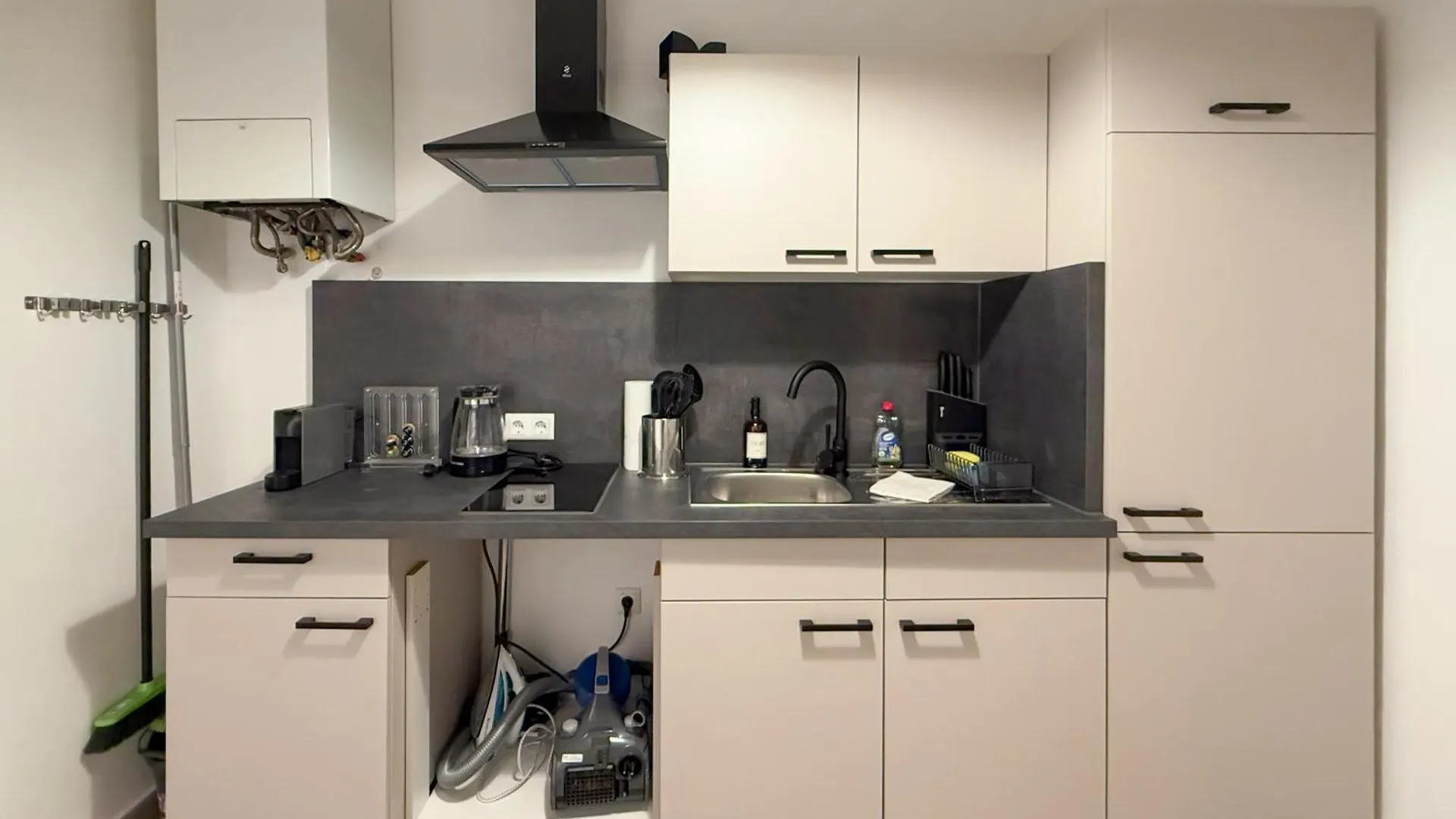 Brand New Renovated, City Centre, Quiet Street, Amazing Location Vienna