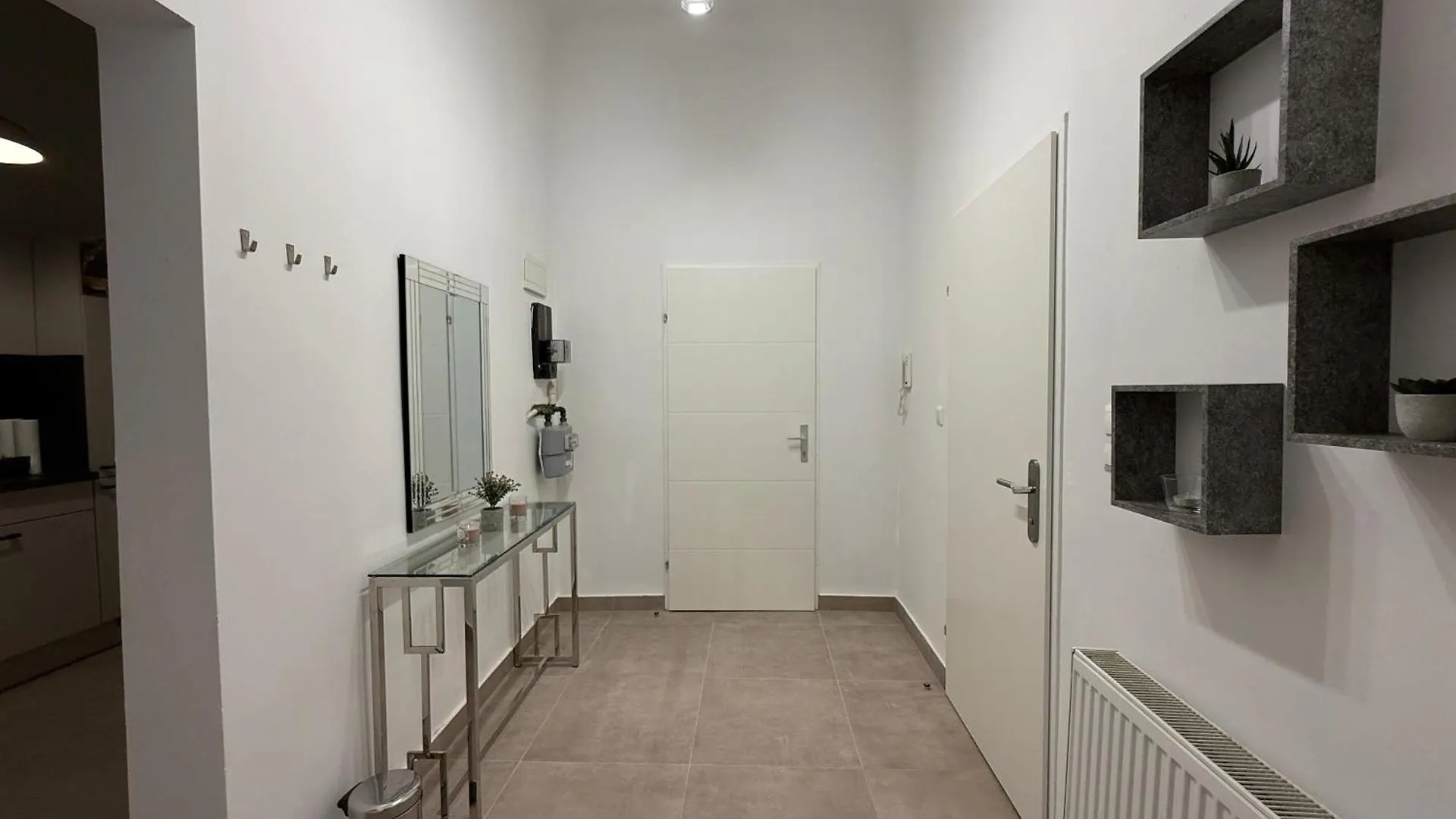 Brand New Renovated, City Centre, Quiet Street, Amazing Location Vienna