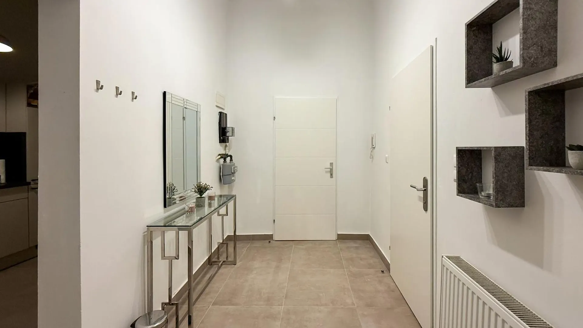 Brand New Renovated, City Centre, Quiet Street, Amazing Location Vienna Apartment
